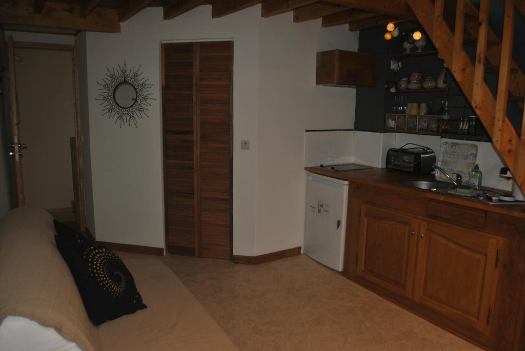 Celinie'S Guest House Gerin Zewnętrze zdjęcie